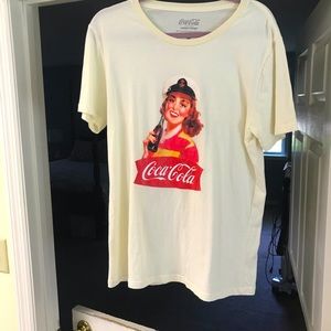NWT Coca Cola Tee L off white w logo